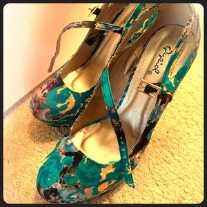 Qupid Pattern Heels